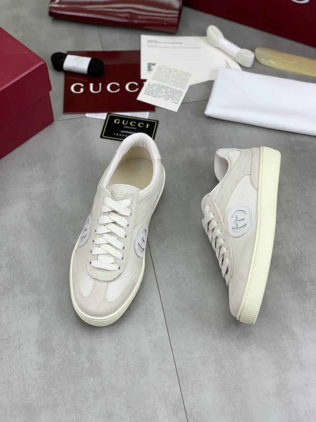 Men's shoes 💰P562 New GUCCI classic design moral training element catwalk model, matching version of top quality moral training shoes for men and women. Epoxy logo process is concave and convex, matching oil edge technology, punched cowhide cloth surface, suede cowhide surface splicing, breathable and not stuffy, the original overlasted shoe model is comfortable on the feet.  Fabric: Matched leather + cloth + mesh Lining: Water-dyed sheepskin Foot: Water-dyed sheepskin Outsole: Original molded TP matching environmentally friendly material Packaging: Top counter full set of packaging Female 35-42 (Female 41.42. Customized) Male 39-46 (46 customized)